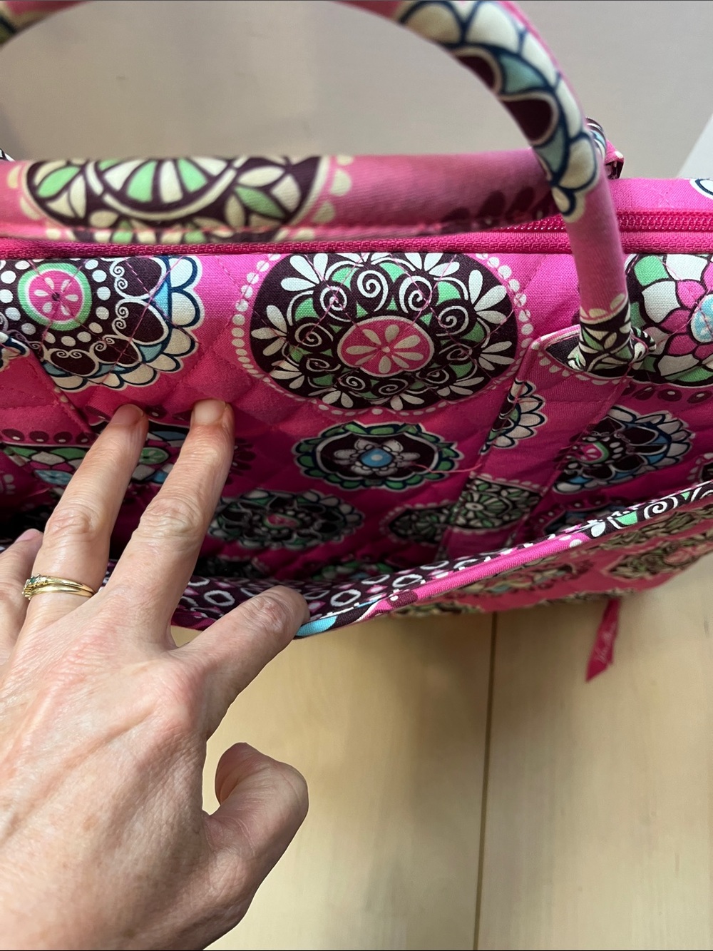 Vera Bradley Pink Cupcake Hard Shell Laptop Travel Bag Quilted Cotton w/ Strap - Picture 4 of 16